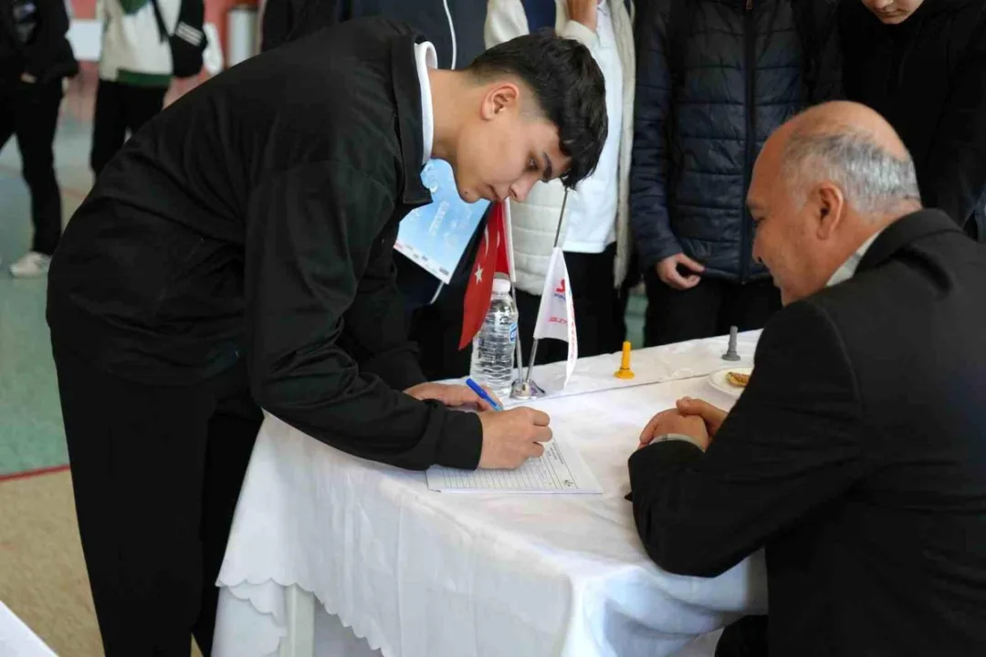 İş dünyasında devir değişti: Nitelikli personel arayan işveren öğrencinin yanına gidiyor