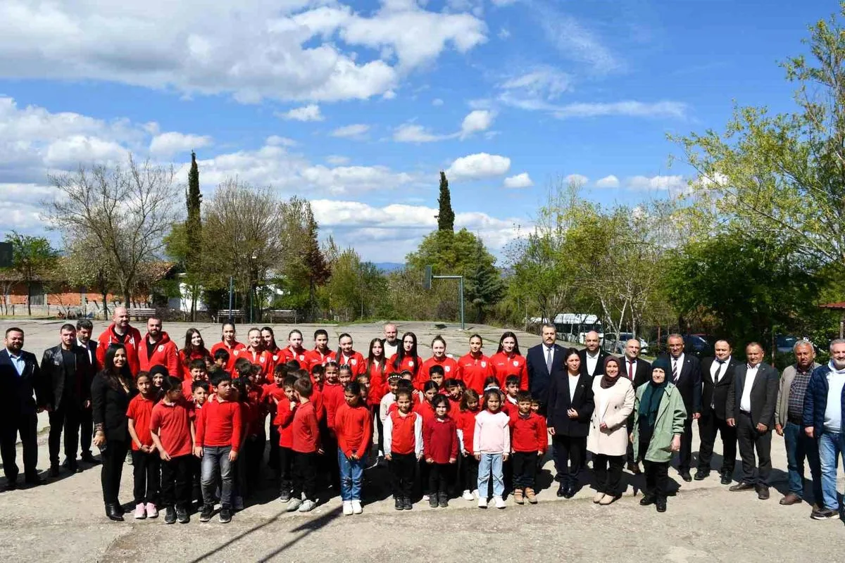 Samsunspor Voleybol Akademi’den Vezirköprü’de sosyal sorumluluk projesi
