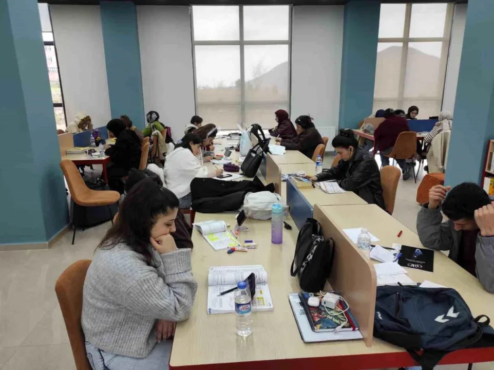 Sason Halk Kütüphanesi’ne Yoğun İlgi