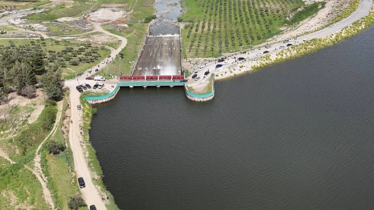 25 yıl sonra ilk kez kapaklar açıldı: Vatandaşlar izlemek için akın etti