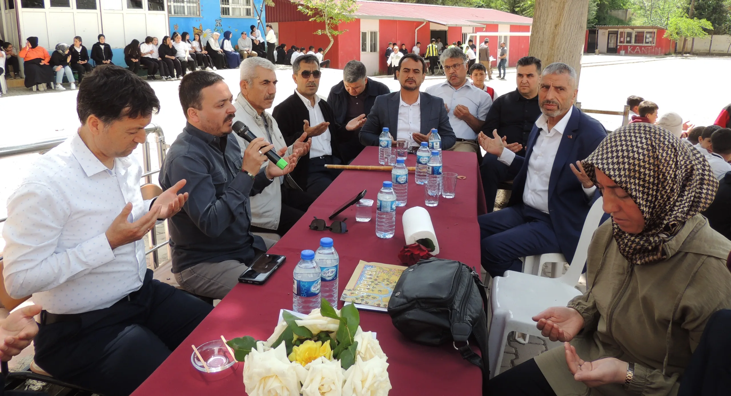 Şehit Öğretmen ve Öğrenciler Bahçe’de Dualarla Anıldı