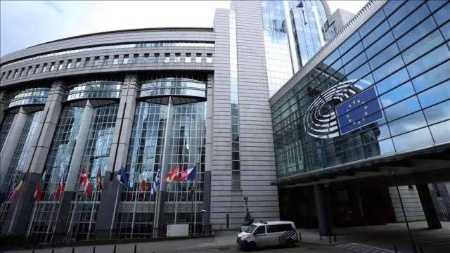 AB: Suriye’nin İçişleri ve Savunma bakanlarına yönelik yaptırımları kaldırma kararı aldık