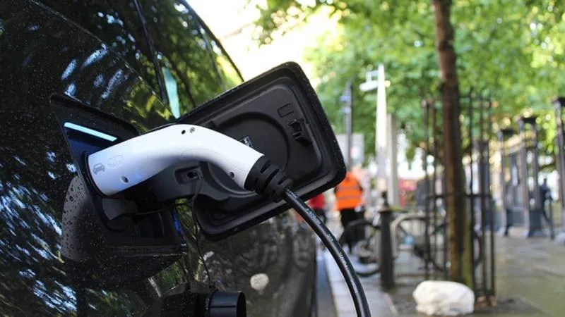 Yılın ilk dört ayında elektrikli ve hibrit otomobil satışları 150 bin sınırına yaklaştı