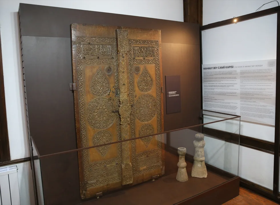 Kastamonu’da UNESCO Dünya Mirası Listesi’ndeki 660 yıllık caminin kapısı müzede sergileniyor