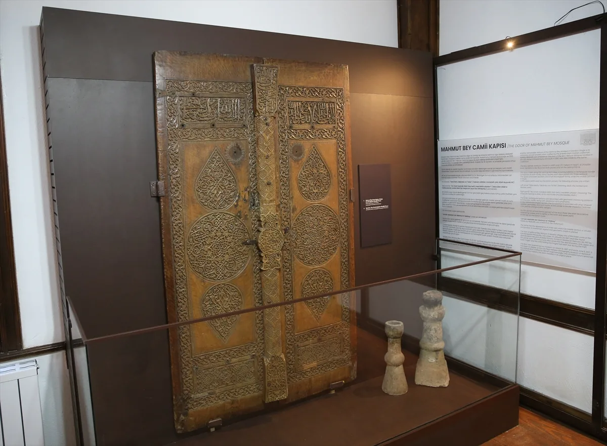 Kastamonu’da UNESCO Dünya Mirası Listesi’ndeki 660 yıllık caminin kapısı müzede sergileniyor