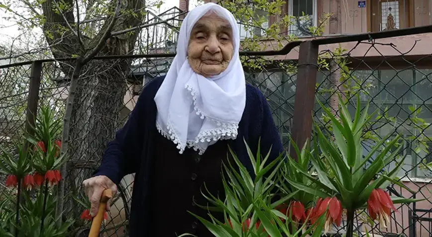 95 Yaşındaki Fatma Nine’nin Ters Lale Hasreti