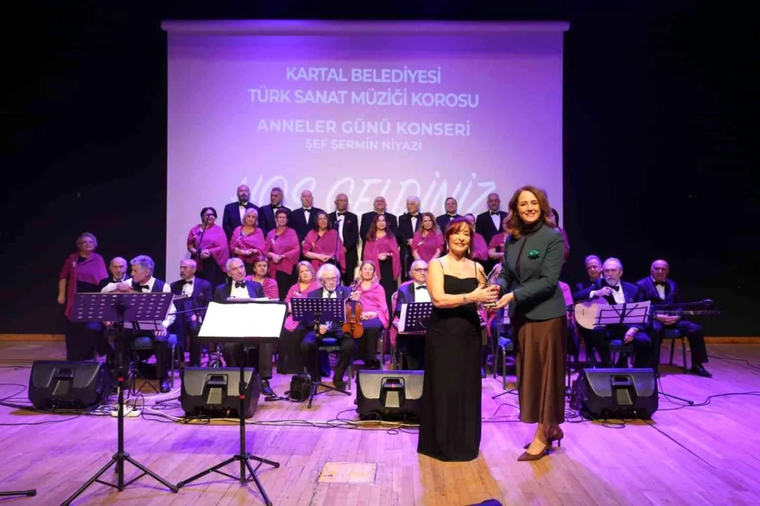 Kartal’da Anneler Günü coşkusu: Sevilen eserler anneler için seslendirildi