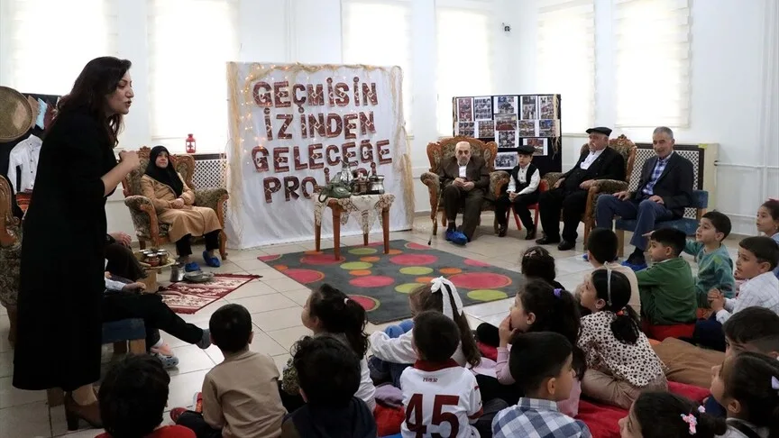 Anaokulu öğrencileri sosyal ve kültürel değerleri yaşlılardan öğreniyor