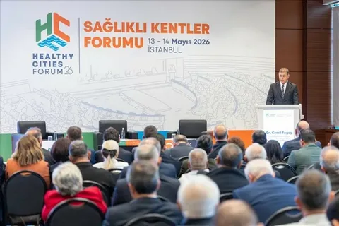 Başkan Tugay Sağlıklı Kentler Forumu’nda konuştu: “İklim hedefleri ancak kentlerde somutlaşır”