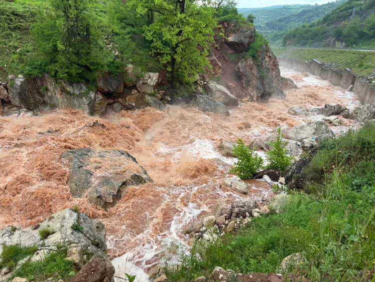 Bartın’da Arıt Deresi taşma noktasına geldi