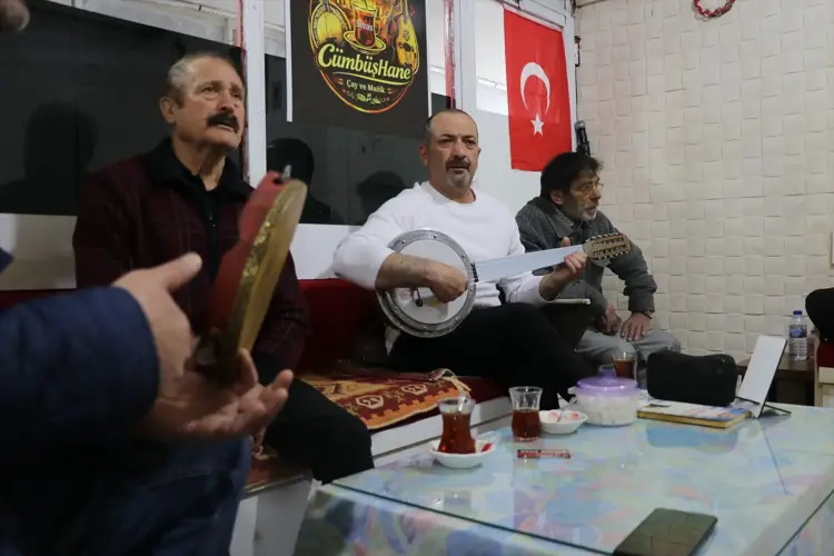 Sivas’ta ezber bozan kahvehane! Dedikodu ve siyaset yapmak yasak