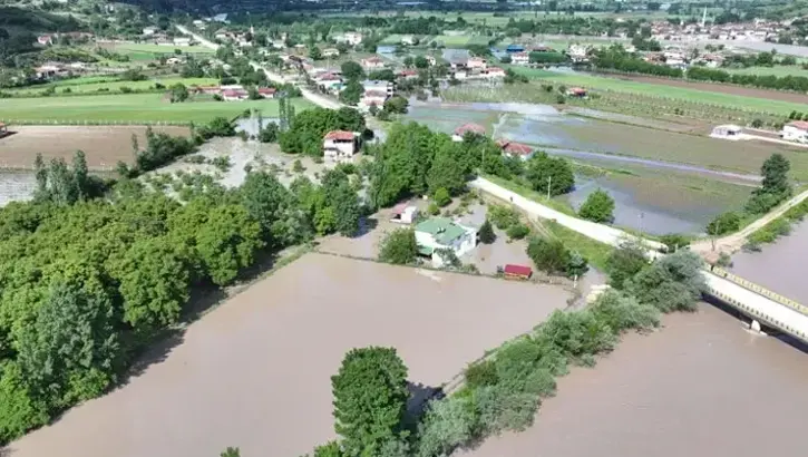 Karadeniz’de iki ilde alarm durumu! Baraj kapakları açıldı, 2 ilde okullar tatil