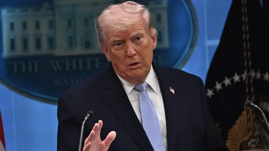 Trump, AB menşeli otomobil ve kamyonlara uygulanan tarifeleri yüzde 25’e çıkaracağını açıkladı