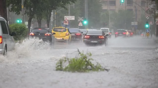 39 il için “sarı” uyarı: Kuvvetli yağışa dikkat