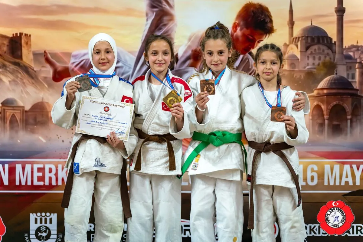 Melisa Liva Darka’dan 5 Altın Madalya