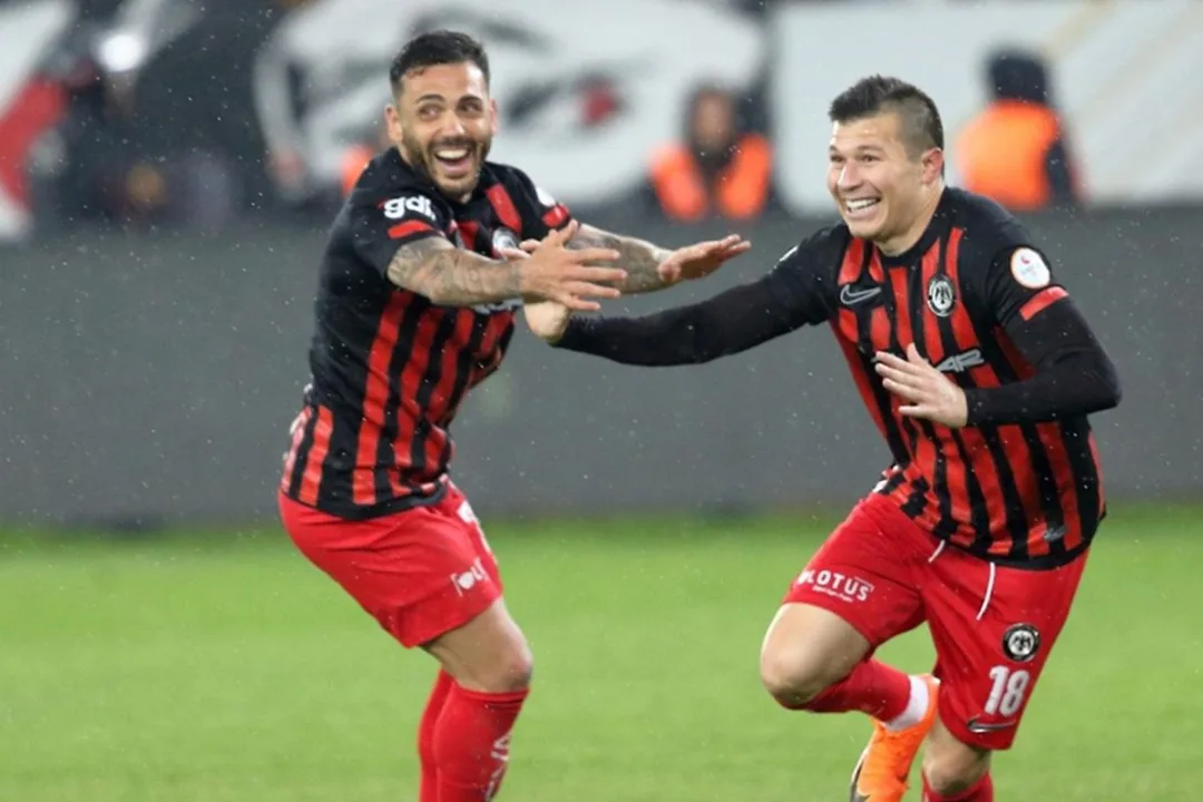 Bodrum’u deviren Çorum FK, Esenler Erokspor’un finaldeki rakibi oldu
