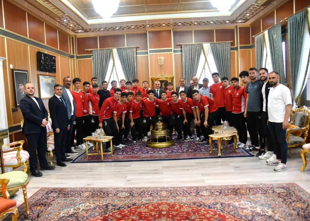 Başkan Balaban’dan U18 takımına destek: ‘Sonuç ne olursa olsun gurur duyuyoruz’