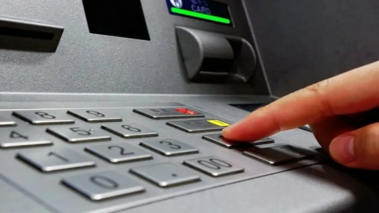 ATM’ye giden eli boş dönecek.. Bankalar sessiz sedasız kaldırıyor