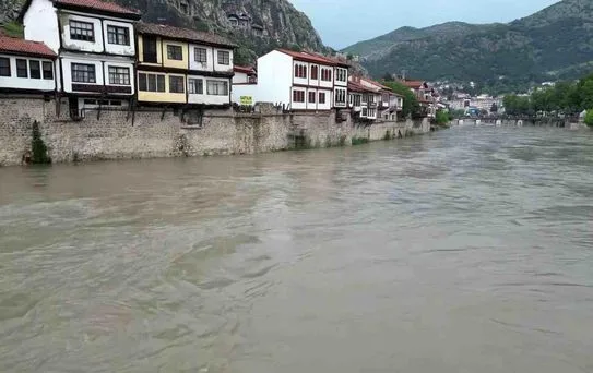 Amasya, 2 bin yıllık surları sayesinde Yeşilırmak’ın sularından etkilenmiyor