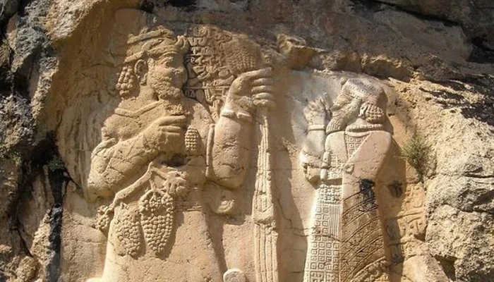 Dünyada Yazıtlara Sahip İlk Kaya Kabartmaları