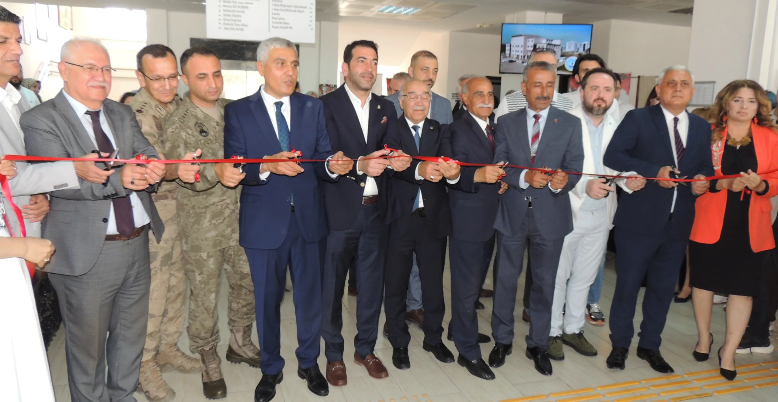 Osmaniye’de Hayat Boyu Sergisi Göz Kamaştırdı