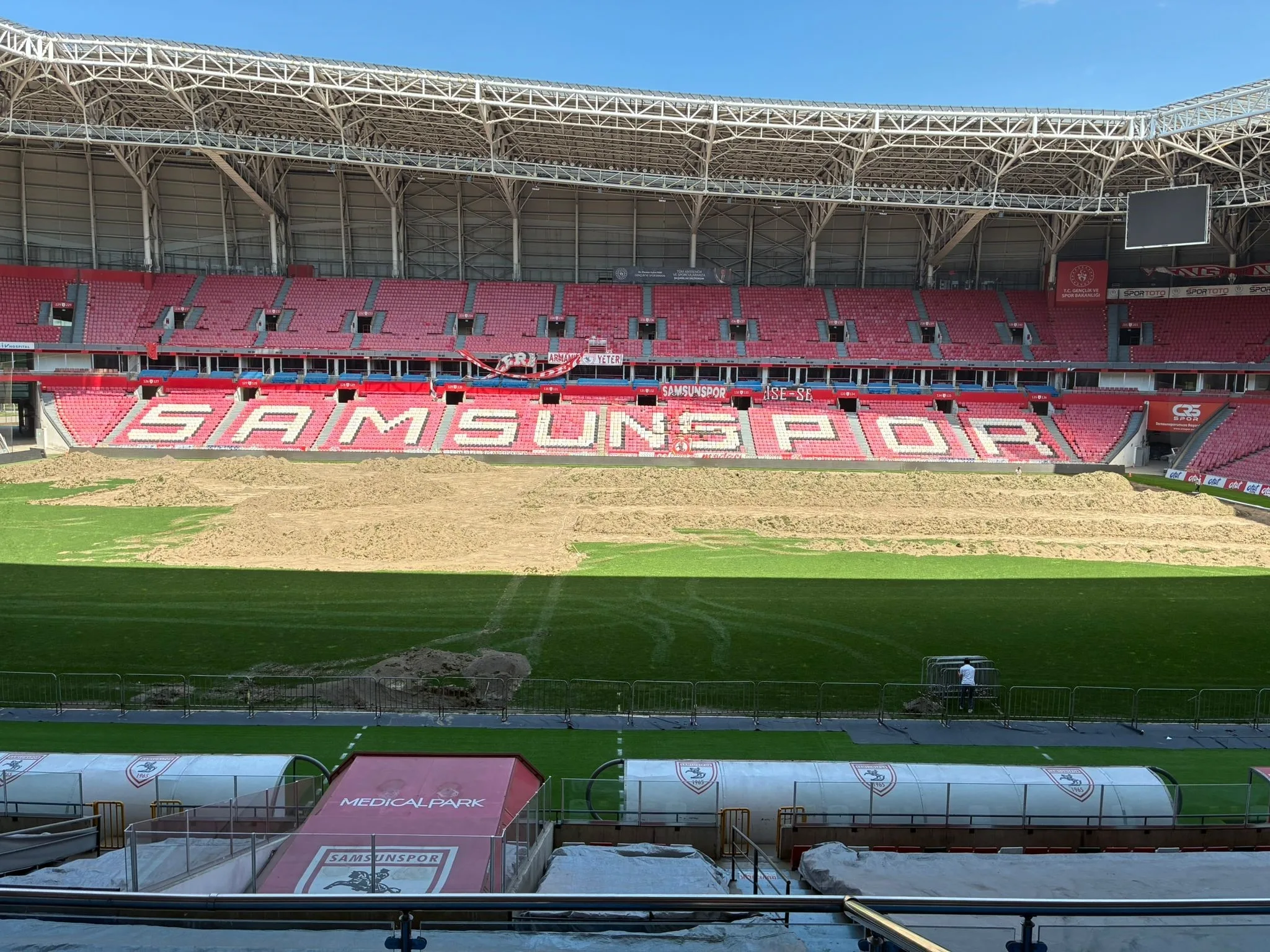 Samsun 19 Mayıs Stadyumu’nun zemini yenileniyor