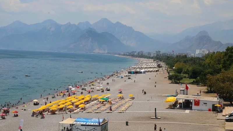 Antalya kavruluyor: Hissedilen sıcaklık 47 dereceye ulaştı
