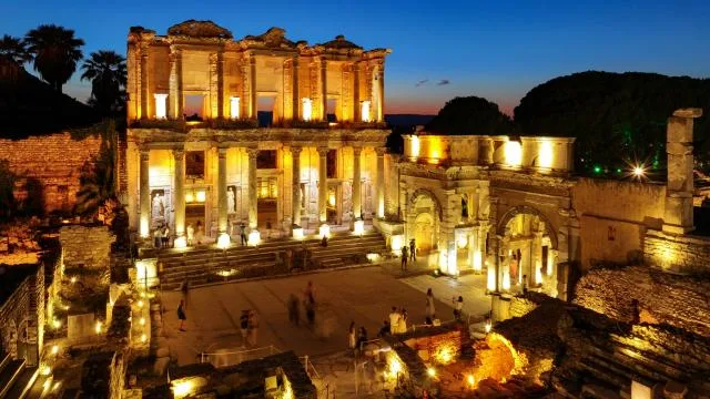 Efes Antik Kenti’nde gece müzeciliği başladı