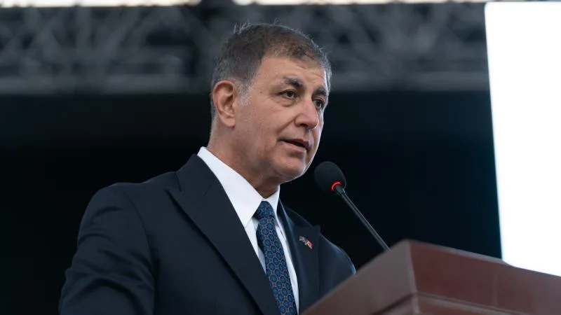 İzmir Büyükşehir Belediye Başkanı Cemil Tugay, CHP’den istifa etti
