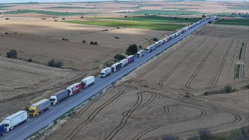 Hamzabeyli Sınır Kapısı’nda 23 kilometrelik tır kuyruğu