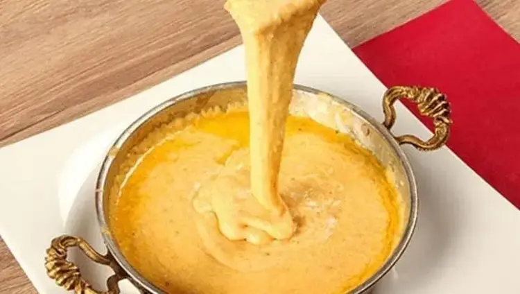 Peyniri uzadıkça uzayan Karadeniz usulü kuymak tarifi