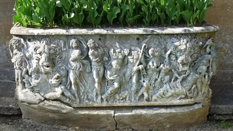 Bahçede 200 yıl boyunca saksı olarak kullanıldı, 1700 yıllık tarihi eser çıktı