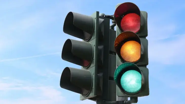 Trafik lambasının renklerinin sebebi ortaya çıktı!