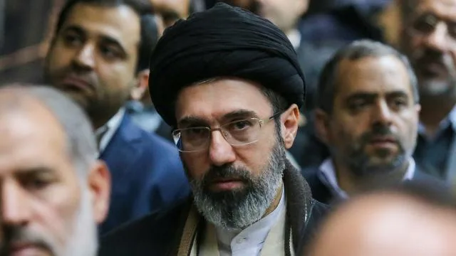 Hamaney’den “düşman hibrit savaşa yöneldi” açıklaması