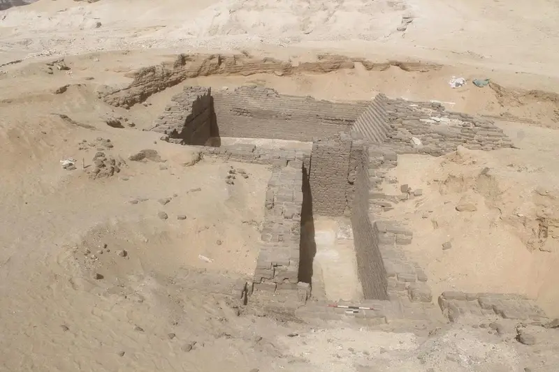 Minya’daki 5.000 Yıllık Mezarlar Mısır’ın Piramit Mimarisine Doğru Atılan İlk Adımları Ortaya Çıkarıyor
