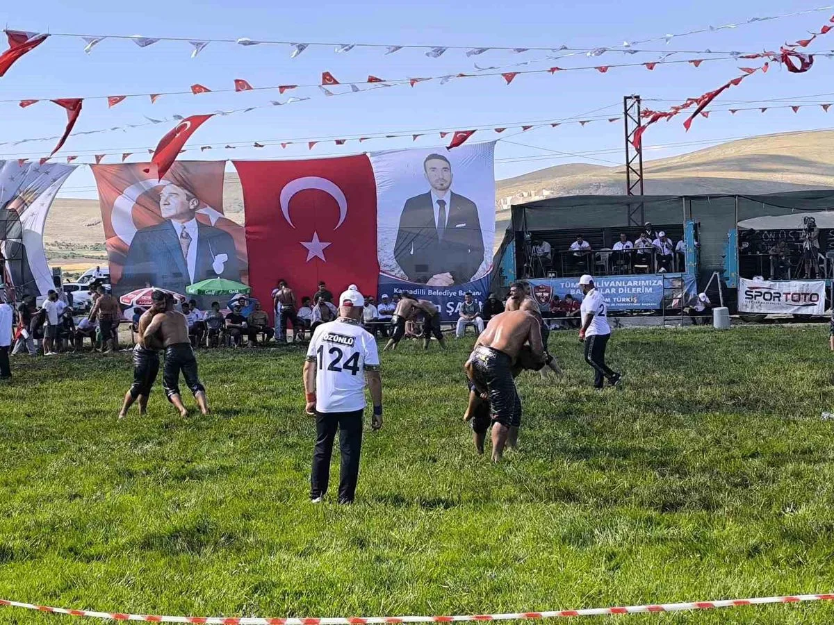 Afyonkarahisar’da ata sporu coşkusu: Pehlivanlar er meydanına çıktı