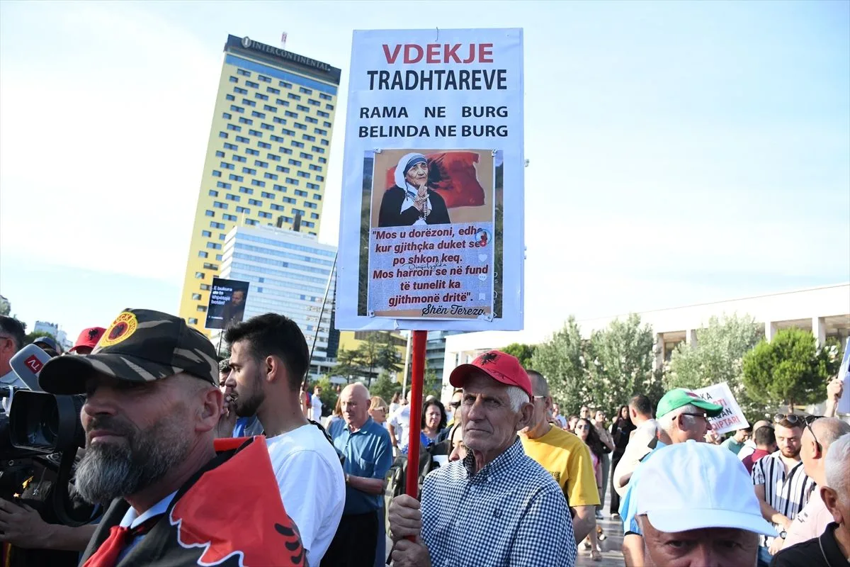 Arnavutluk’ta Trump projesi protestoları 16. gününde