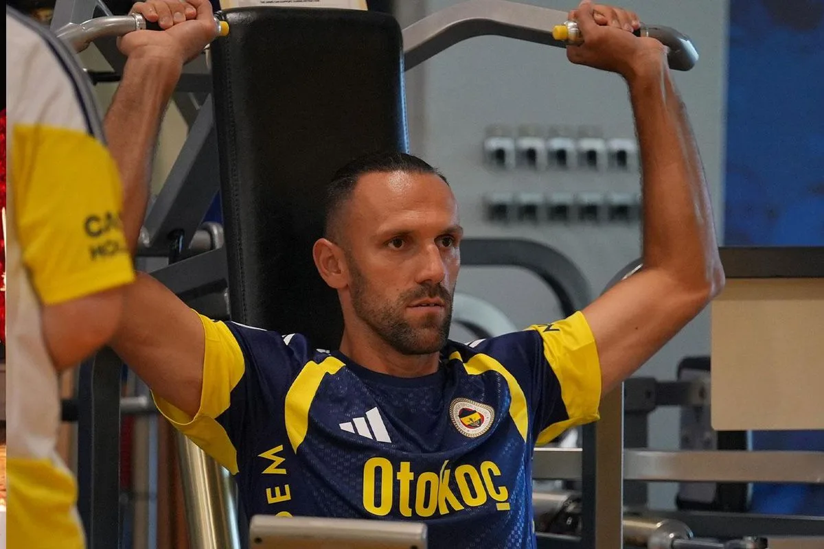 Herkes tatildeyken o durmuyor!