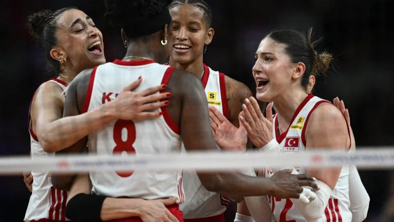Filenin Sultanları Çin’i 3-2 yendi 4 te 4 yaptı