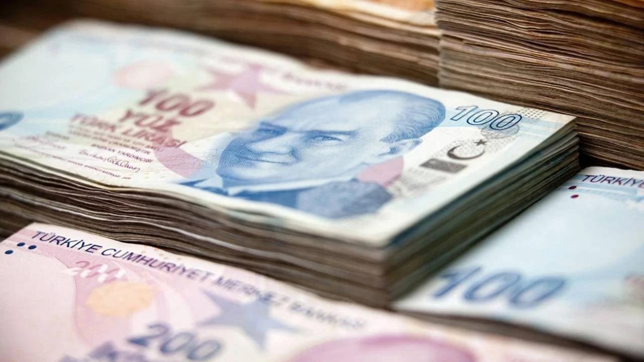 Ticari krediler geriledi, tüketici kredileri şahlandı