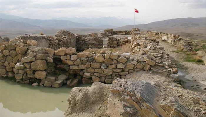 Urartu Mimarisinin Görkemini Yansıtan Çavuştepe Kalesi