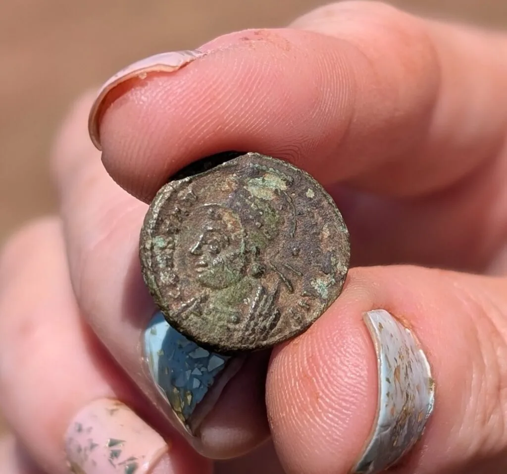 Devon’daki Roma Villasında Konstantinopolis’i Anan 1.700 Yıllık Sikke Bulundu
