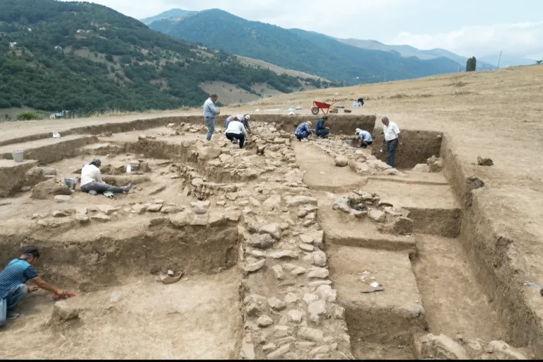 Azerbaycan’da 2.200 Yıllık Büyük Bir Atropatena Yerleşimi Ortaya Çıkarıldı