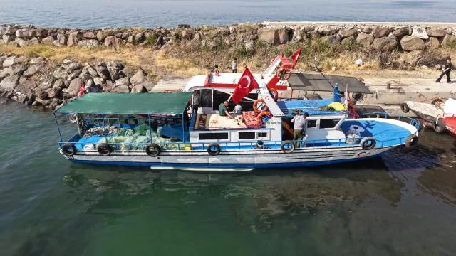 Van Gölü’nde inci kefali avı başladı