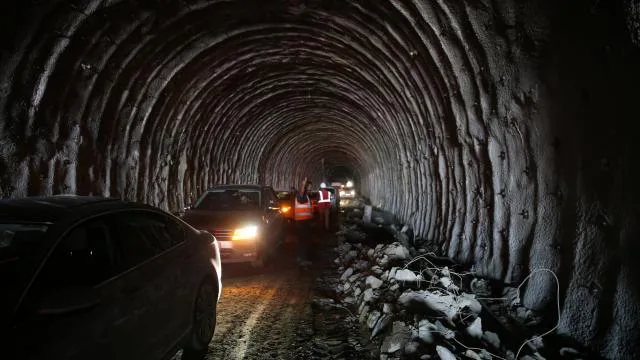 Tatvan Çevre Yolu’nun gelecek yıl tamamlanması hedefleniyor