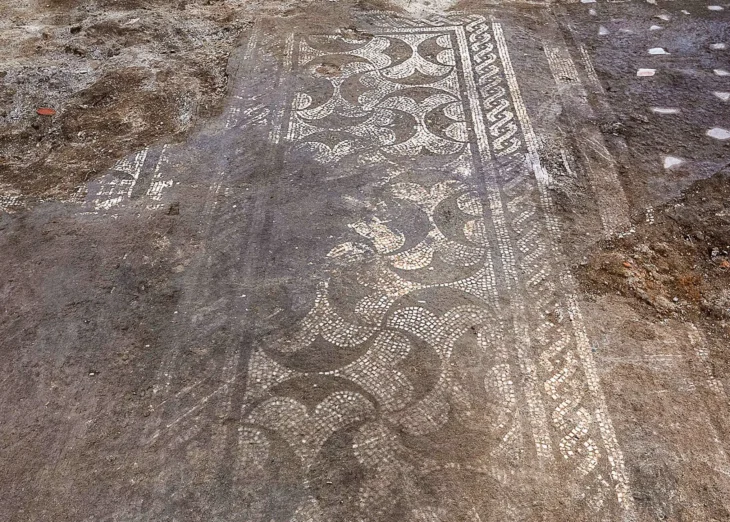Arkeologları Roma Yakınlarında Mozaiklerle Süslü Roma İmparatorluk Villasına Götürdü