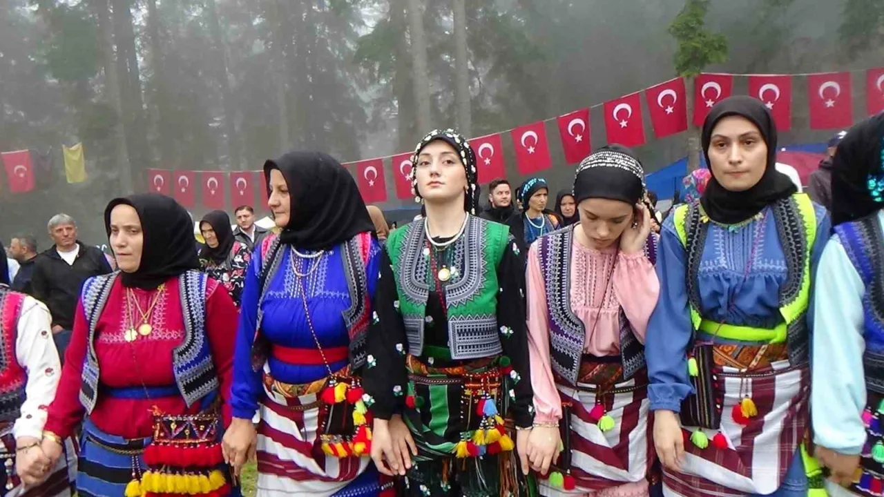 Sinlice Köyü 27. Göllüalan Şenlikleri sis ve yağmur altında düzenlendi