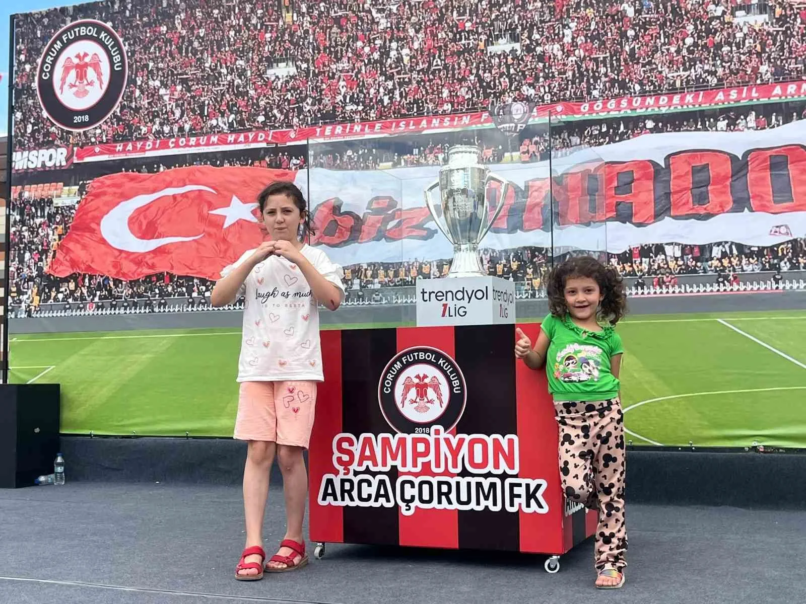 Çorum FK taraftarları şampiyonluk kupasıyla buluştu