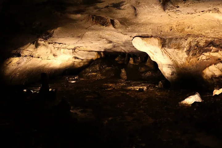 120 Roma Yazıtı, İspanya’daki Bir Mağaranın Derinliklerinde Gizemli Bir Tanrıça Kültünde Kadınların Rolünü Ortaya Çıkardı