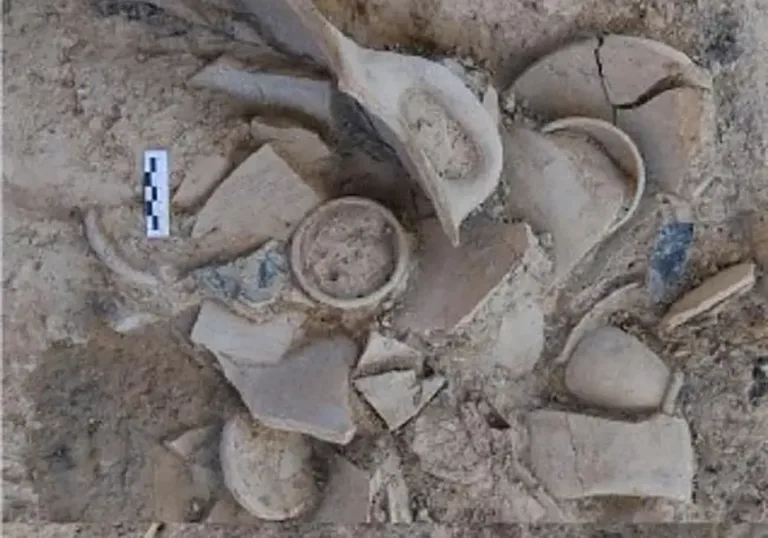 Alicante’de 2.200 Yıl Önce Falcatas ve Tanit Yakma Aletiyle Birlikte Gömülmüş İberyalı Savaşçı Ailesi Keşfedildi